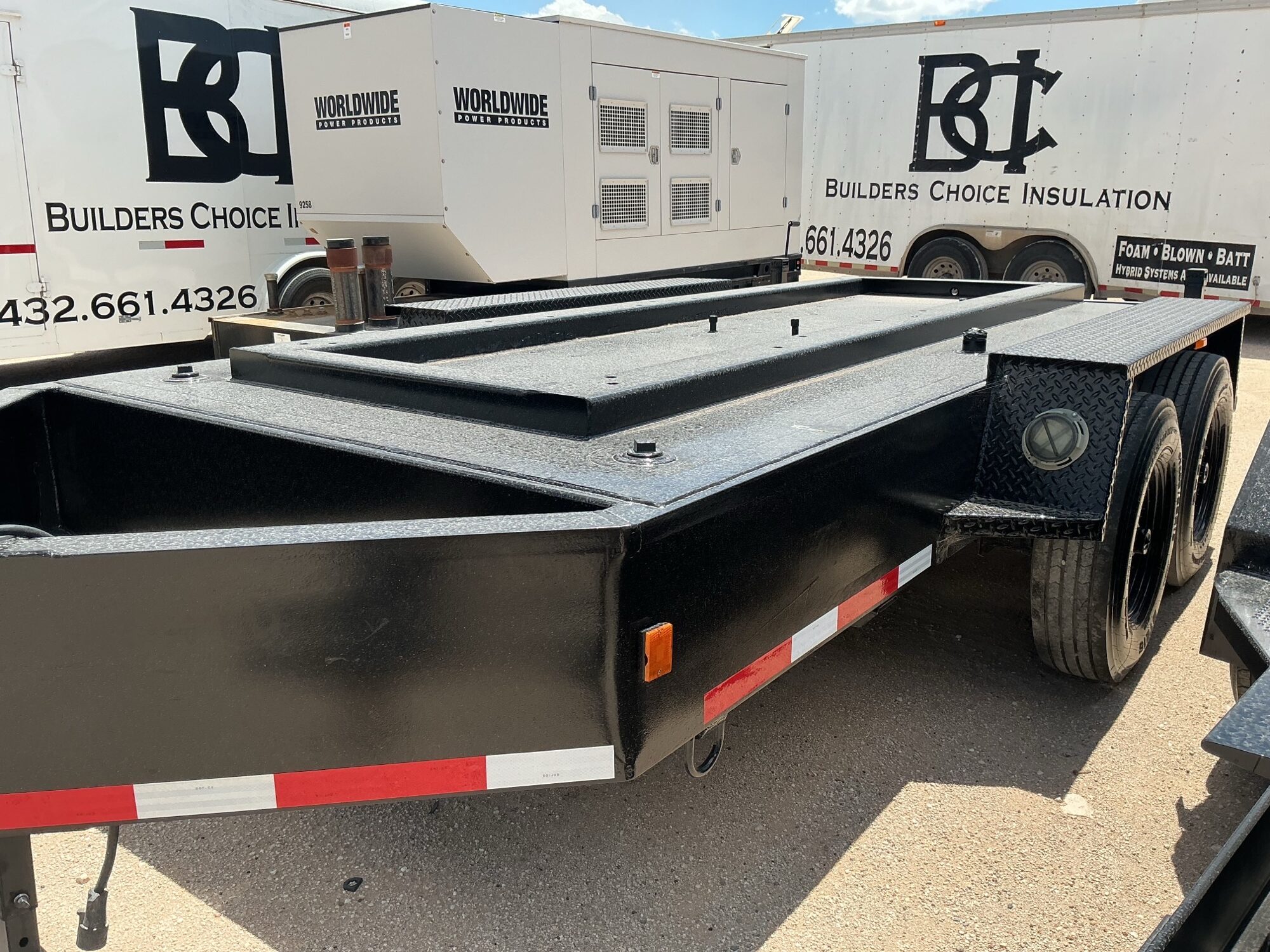 Trailer with Built in 500 Gal Fuel Cell - Image 4