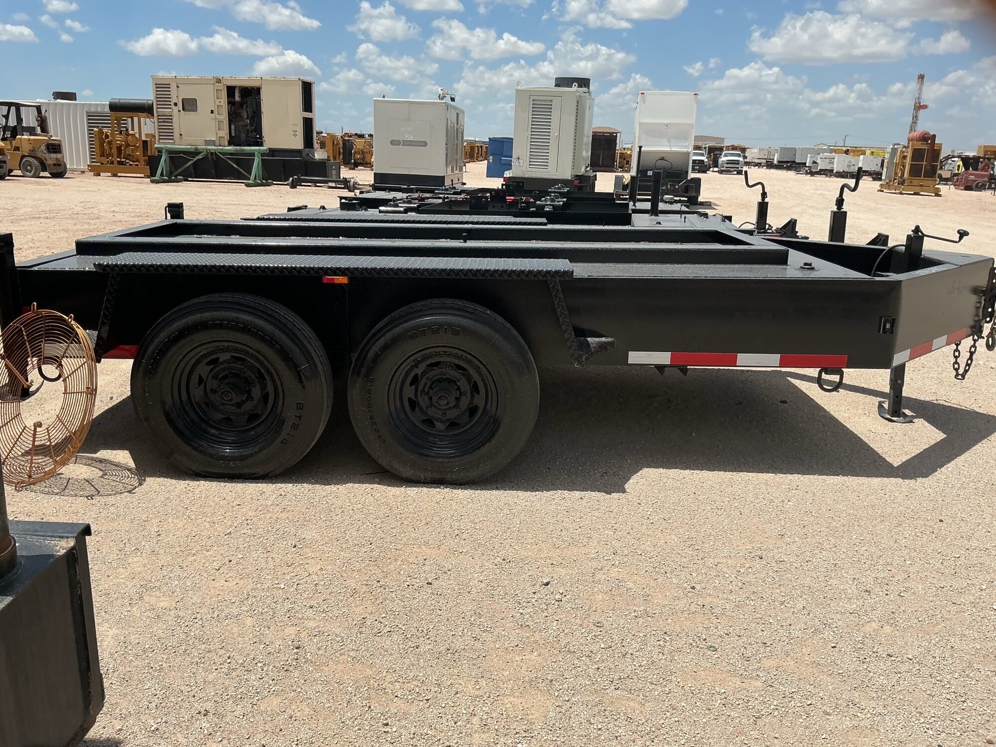 Trailer with Built in 500 Gal Fuel Cell - Image 5