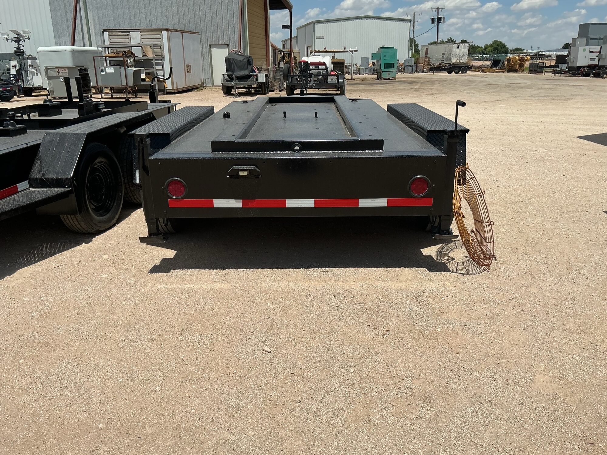 Trailer with Built in 500 Gal Fuel Cell - Image 6